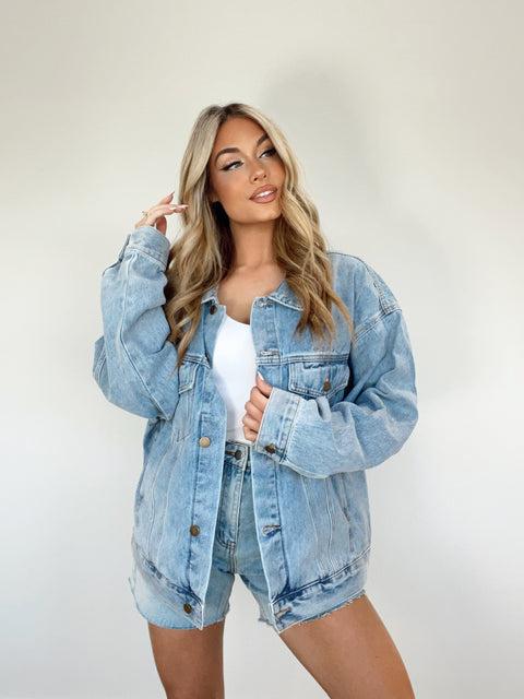 How to Style an Oversized Denim Jacket in 2024 | Denim jacket outfit, Oversized  denim jacket outfit, Jacket outfits